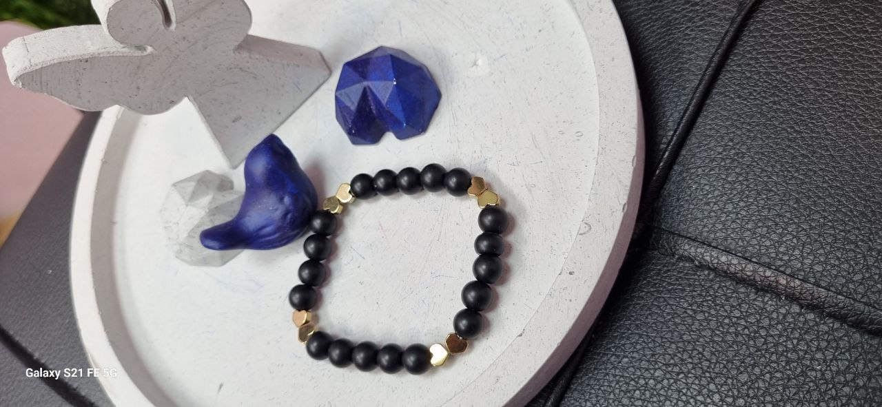 دستبند سنگ انیکس مشکی و حدید قلب