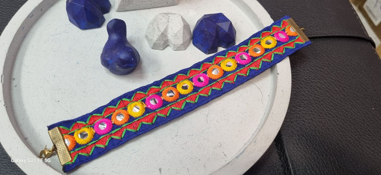 دستبند نواری سوزن دوزی اینه ای