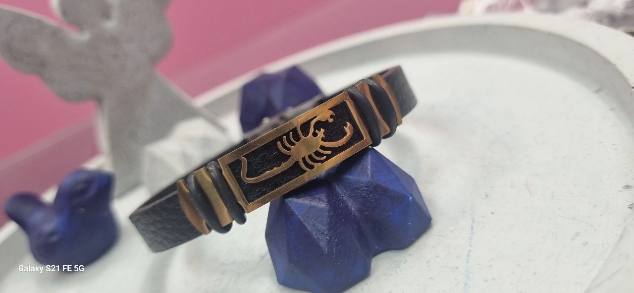 دستبند چرم و پلاک استیل طلایی