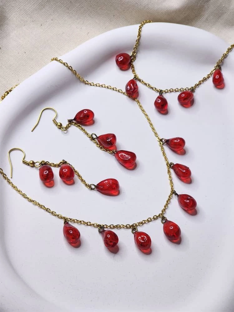 ست گردنبند و گوشواره و دستبند استیل یلدایی