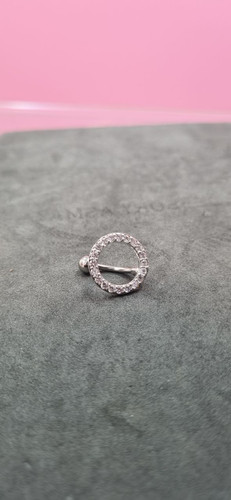 پرسینگ ناف نگین دار اروپایی