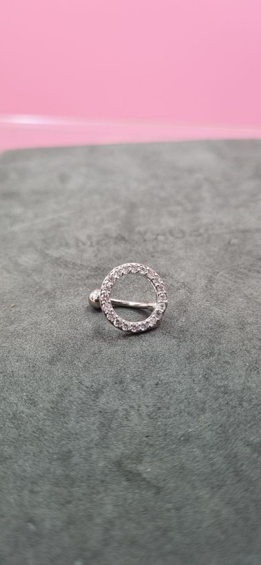 پرسینگ ناف نگین دار اروپایی