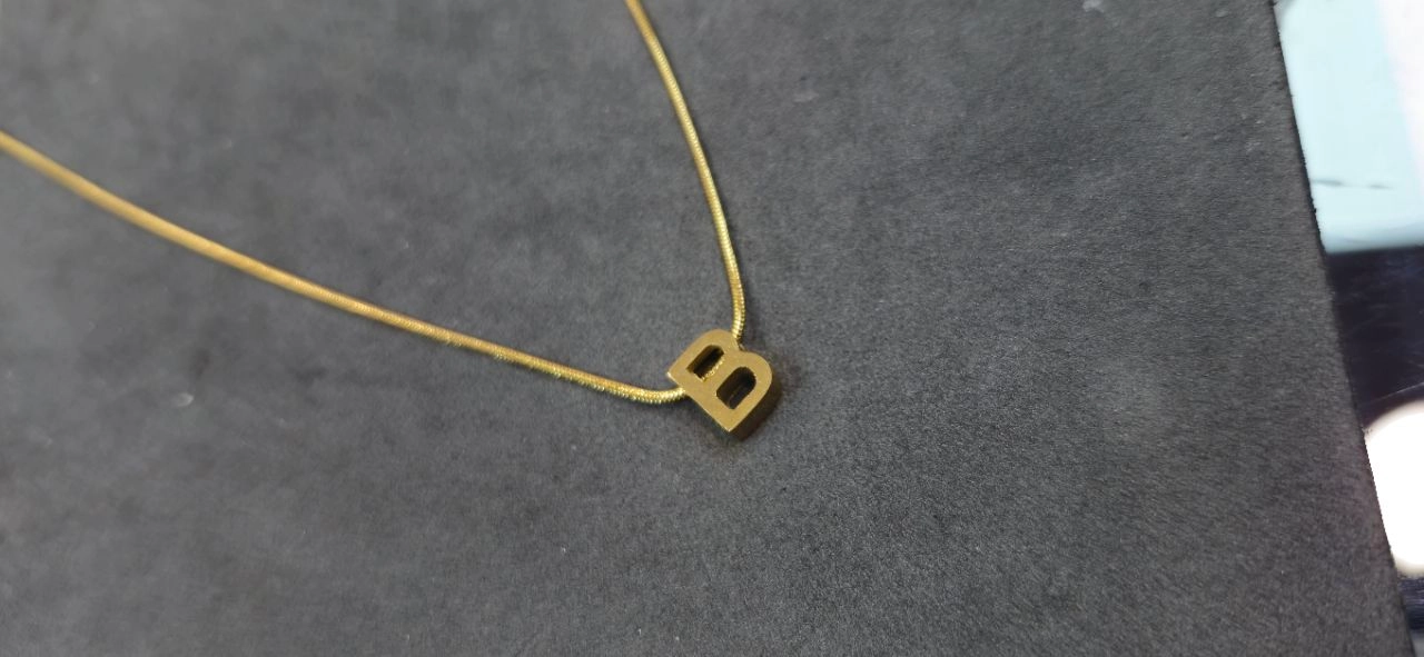 گردنبند استیل حرف B طلایی