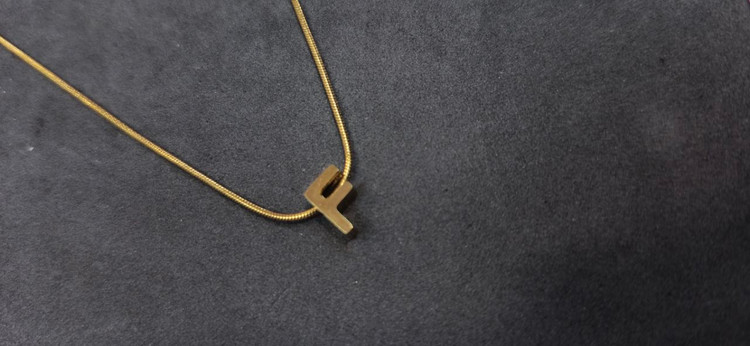 گردنبند استیل حرف F طلایی