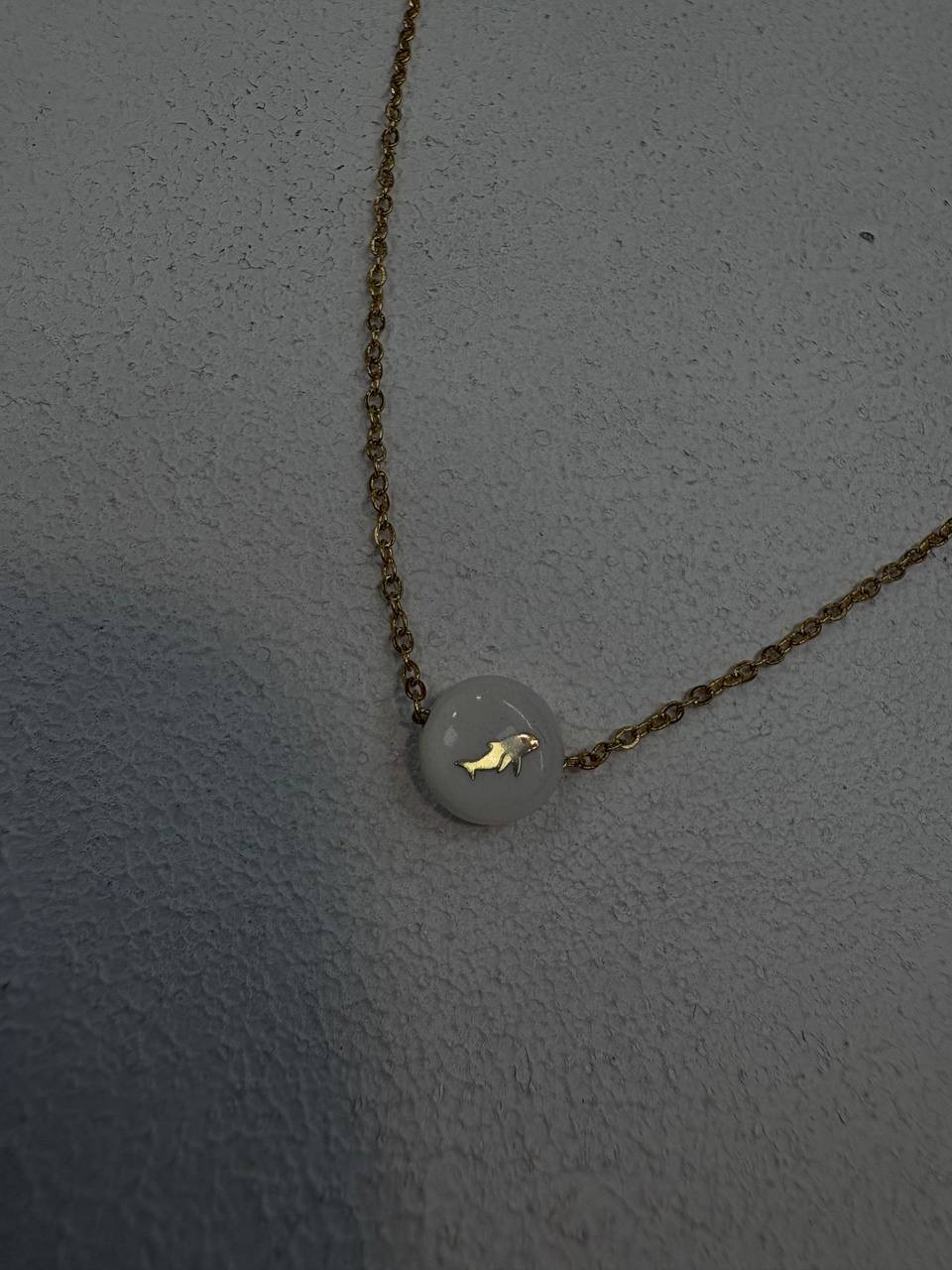 گردنبند استیل طلایی و صدف طبیعی دلفین