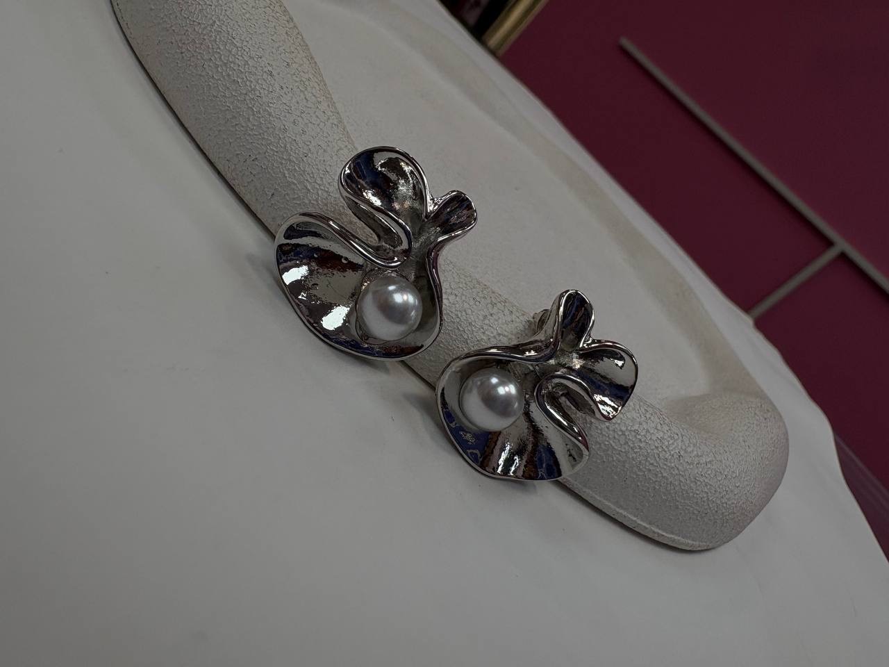 گوشواره میخی دفرمه مرواریدی