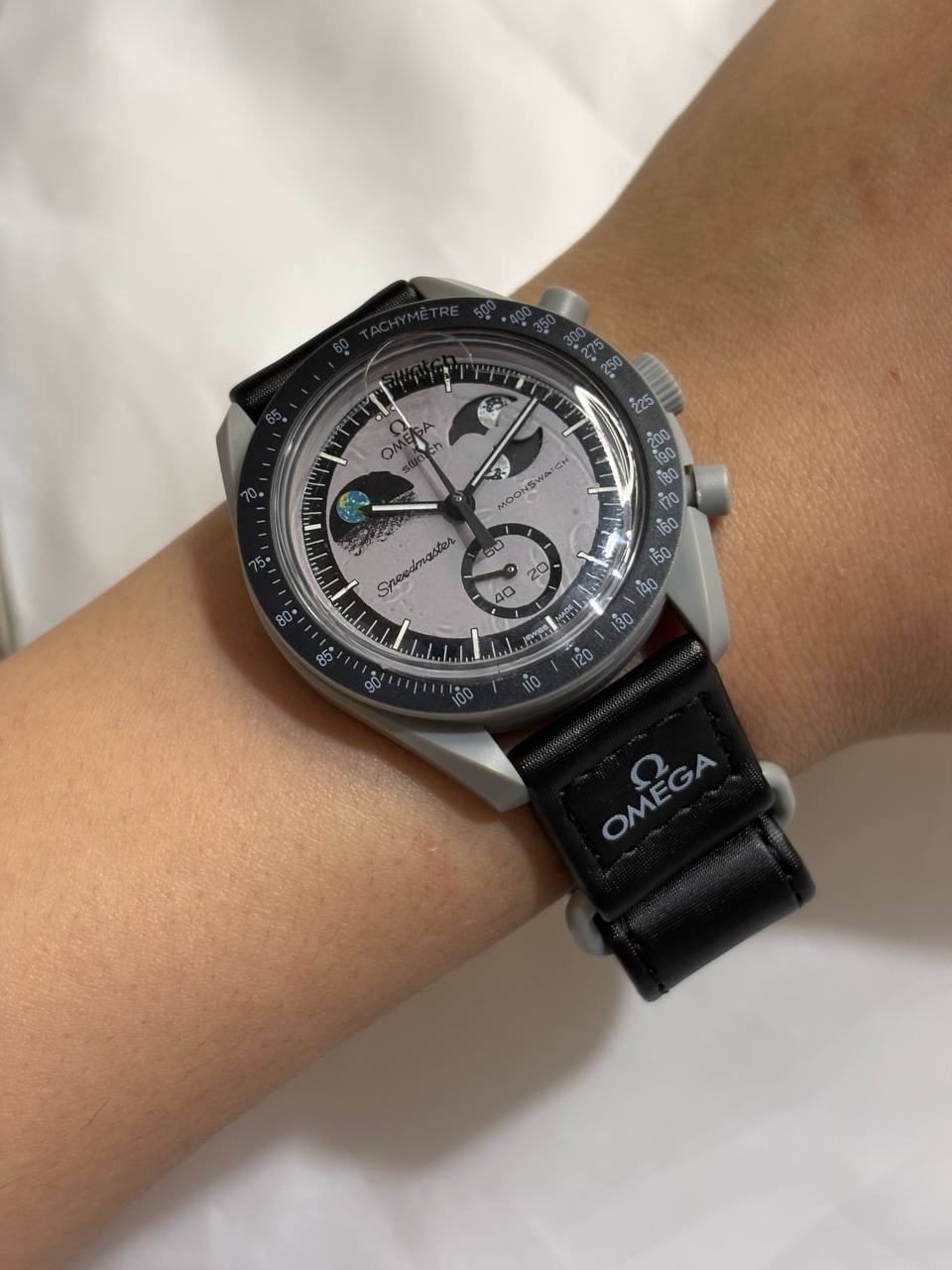ساعت امگا سواچ مدل ماه مون