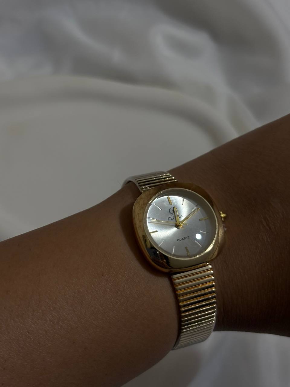 ساعت استیل طلایی فلورا