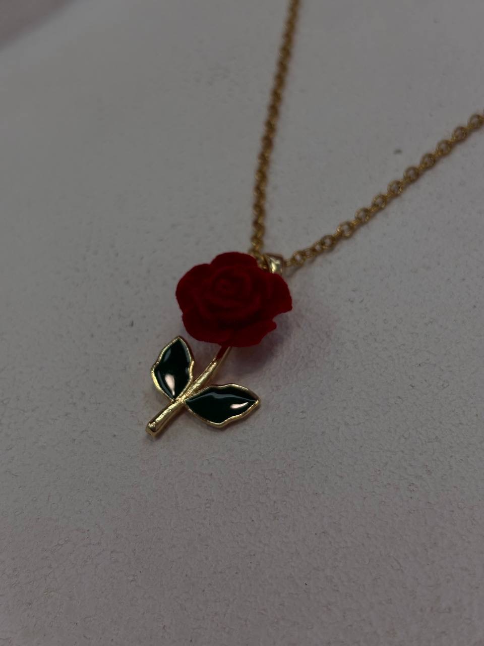 گردنبند استیل طلایی گل  رز مخملی سه بعدی