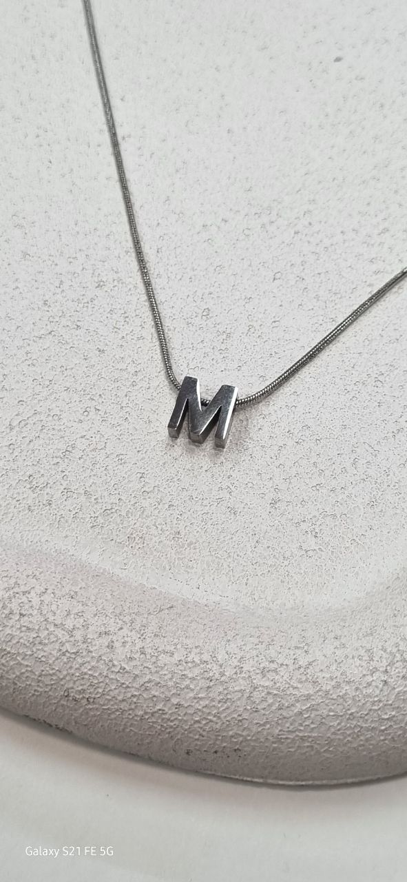 گردنبند استیل حرف M نقره ای